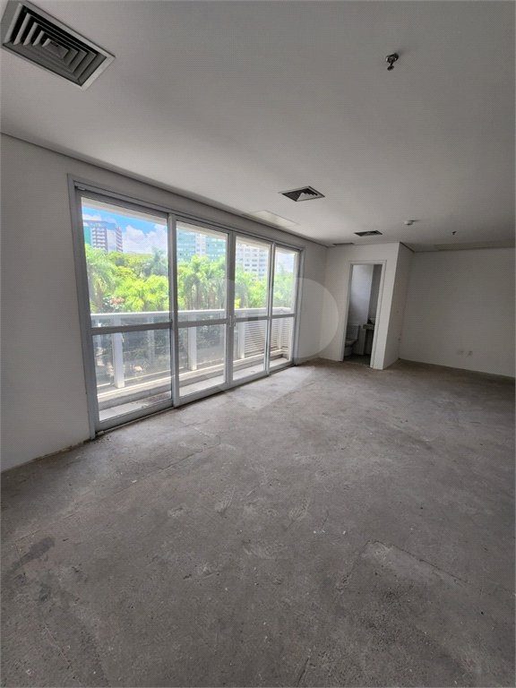 Sala comercial em frente ao Allianz Parque