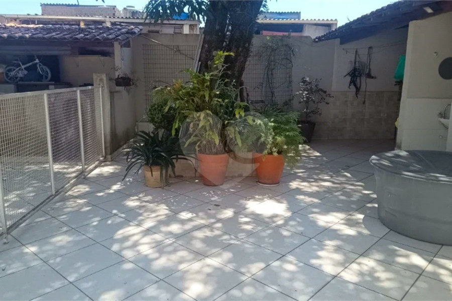 Ótimo sobrado à venda, ao lado do Roldão na Av. Cupece.