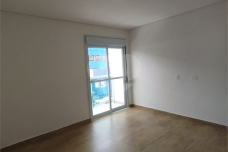 Sobrado à venda, 3 suítes, garagem, a 300 m do metrô Vila Matilde
