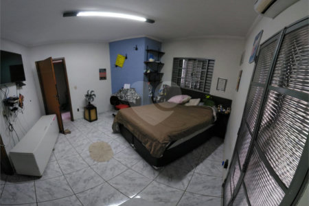 Sobrado com 3 suítes.
