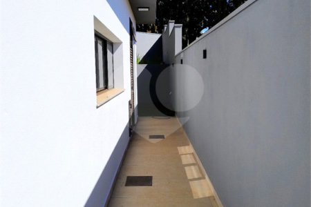 Casa a venda no condomínio Faber III