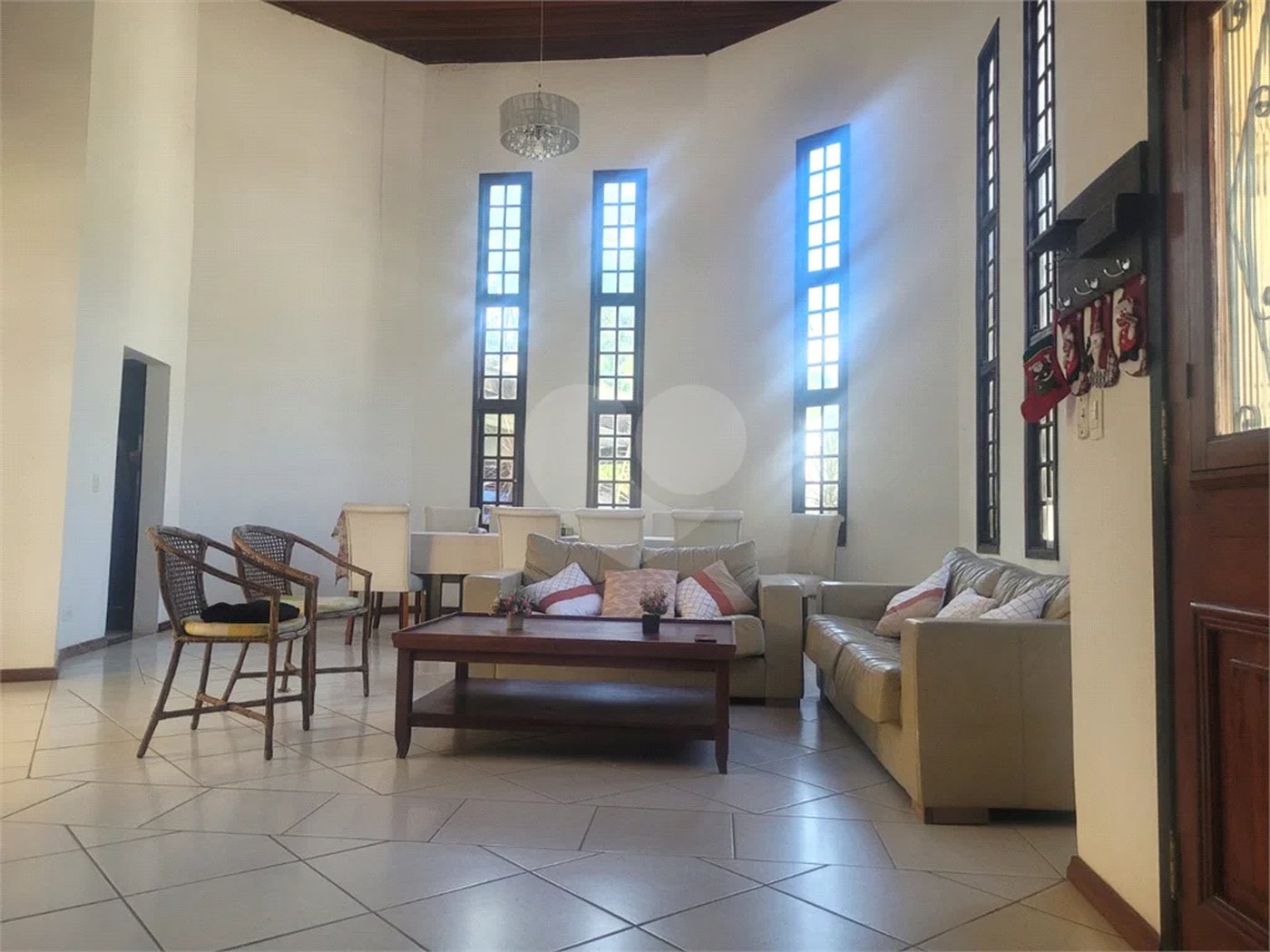 Casa à venda com 7 quartos, sendo 5 suítes, em Guaratuba, Bertioga, SP