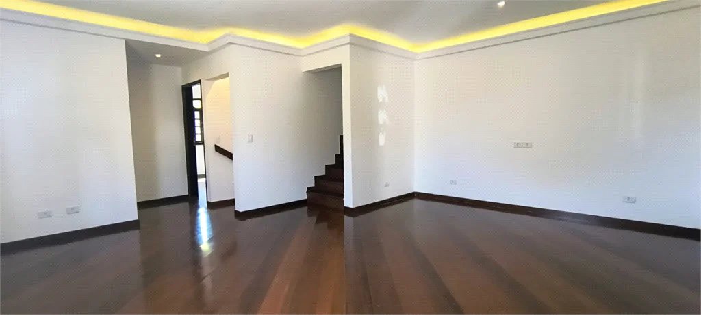 Casa à venda com 187m², 3 quartos, 2 suítes e 2 vagas de garagem próximo à USP