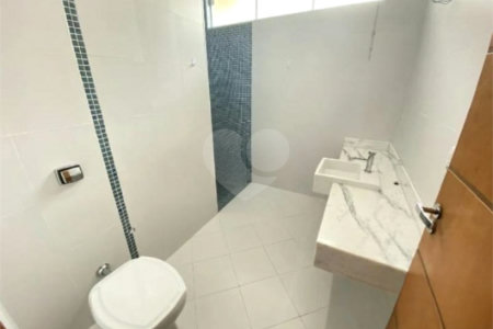 Casa à venda com 3 dormitórios, sendo 1 suite e ampla área de lazer no Jardim Brasil