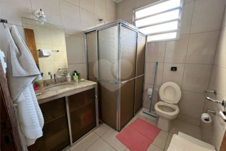 Ampla casa no condomÍnio Parque Fehr, contendo: