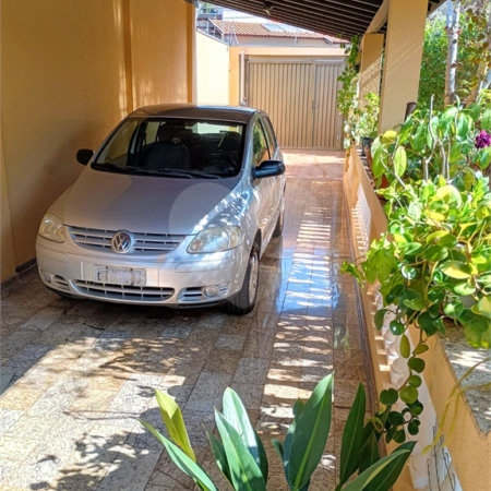 Sobrado com 3 quartos à venda com área gourmet completa e 5 vagas de garagem – Santa Marta - São Carlos/SP