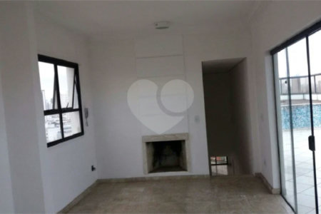 Cobertura duplex à venda na Mooca de 277m² com 3 dormitórios, 1 suíte e 3 vagas.