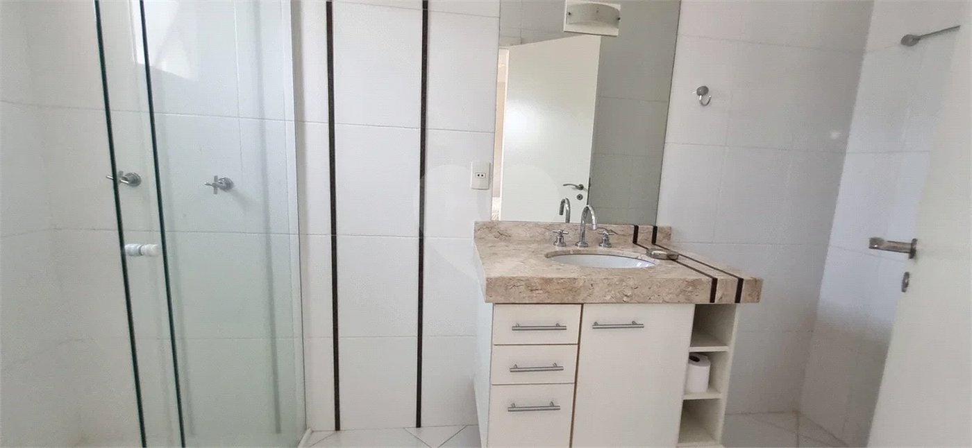 Lindo sobrado com 4 suites e piscina à venda, 365m², por R$ 2.450.000,00 no condomínio Villa Suiça, em Indaiatuba/SP.