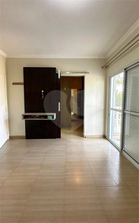 Indaiatuba- Villagio de Itaici- Venda - terreno 150,00 ms - construida 144, 15 ms - 3 dorms, 1 suite, sala, cozinha, wc - R$ 999.900,00 -Área de lazer conta com: Salão de festas - Piscina - Clube - Playground - Academia completamento bancário. Imóvel locado em setembro 2024, venda para investidor,