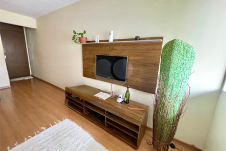 Apartamento com 3 dormitórios e 1 vaga fixa, em região tranquila perto da Av. Washingtonís e de diversos serviços. Ideal para quem quer morar bem e com comodidade.