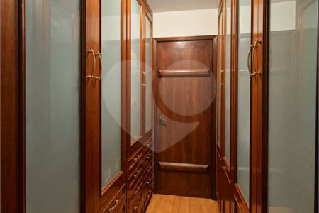 Sobrado com cinco quartos sendo 3 suites 4 vagas| R$ 3.300.000 no Alto da Boa Vista - São Paulo