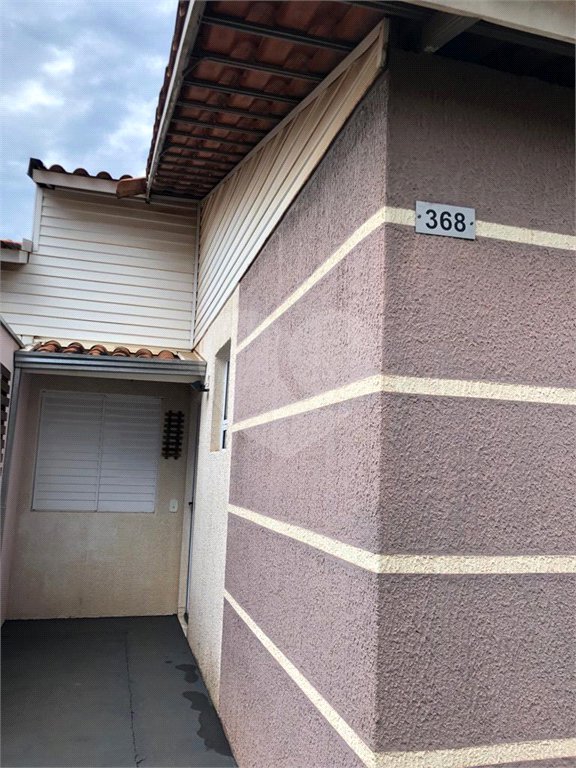 Casa térrea no Condomínio Moradas II .