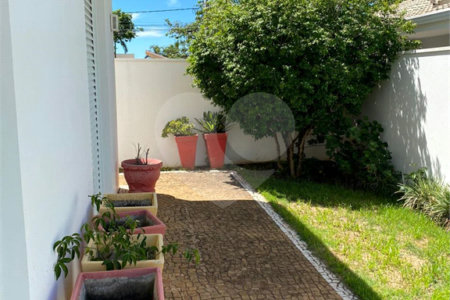 Casa à Venda de 4 dormitórios suítes em São Carlos, no Condomínio Damha I