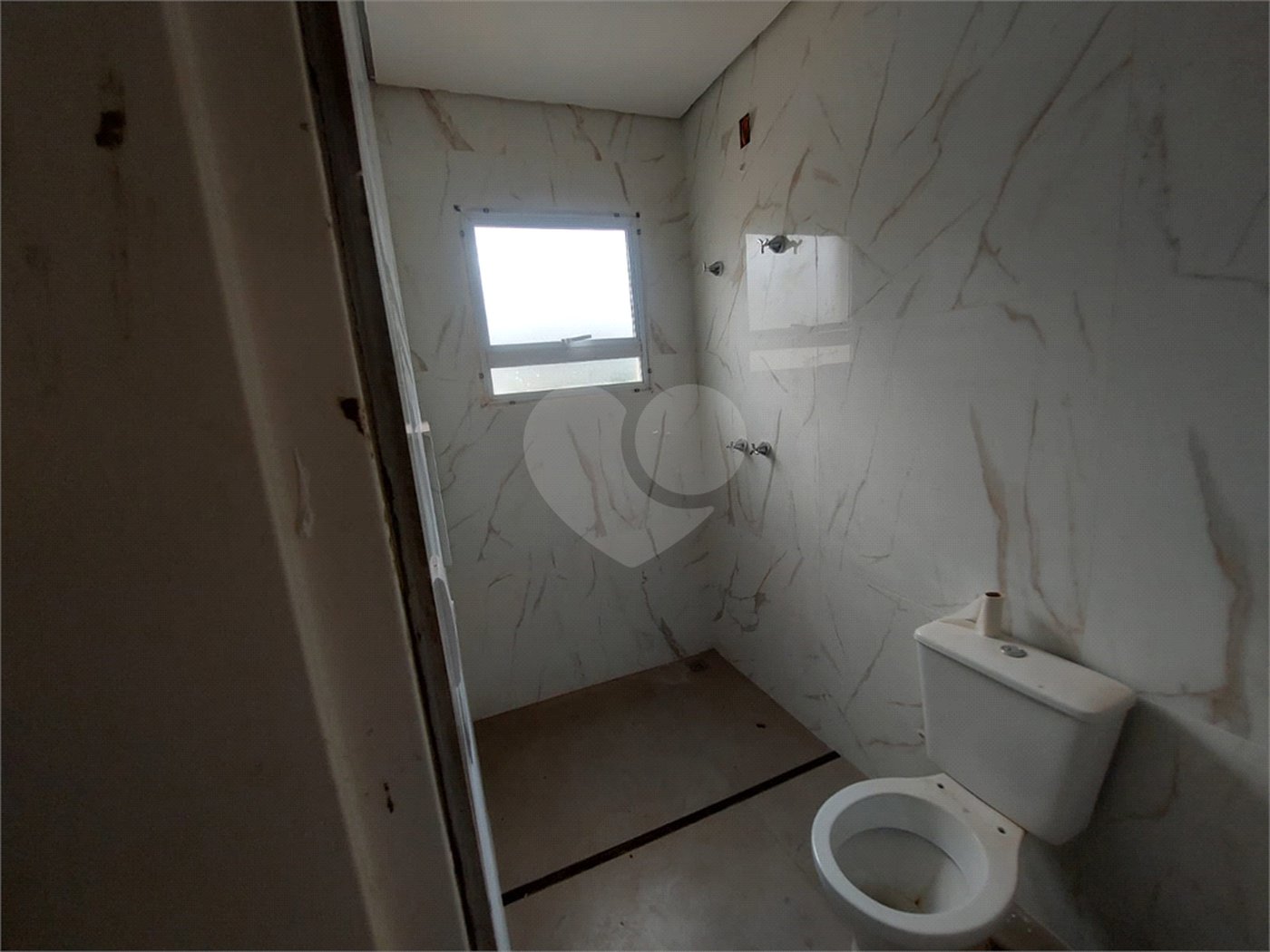 Sobrado à venda com 3 quartos, sendo 1 suíte, em Vila Omízollo, Louveira, SP