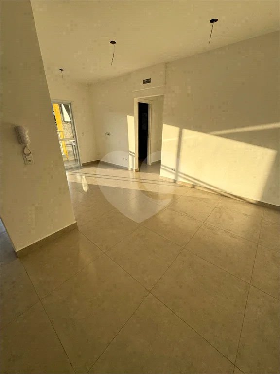 Vende-se apartamento no Edifício Residencial Flor do Ipê