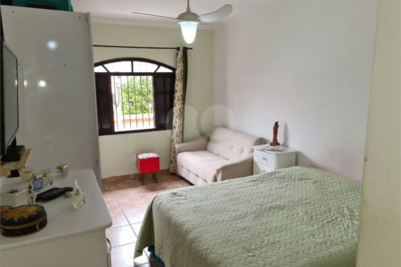 Casa à venda na Vila Esperança com 230m² 3 dormitórios 1 suíte 3 banheiros 3 vagas