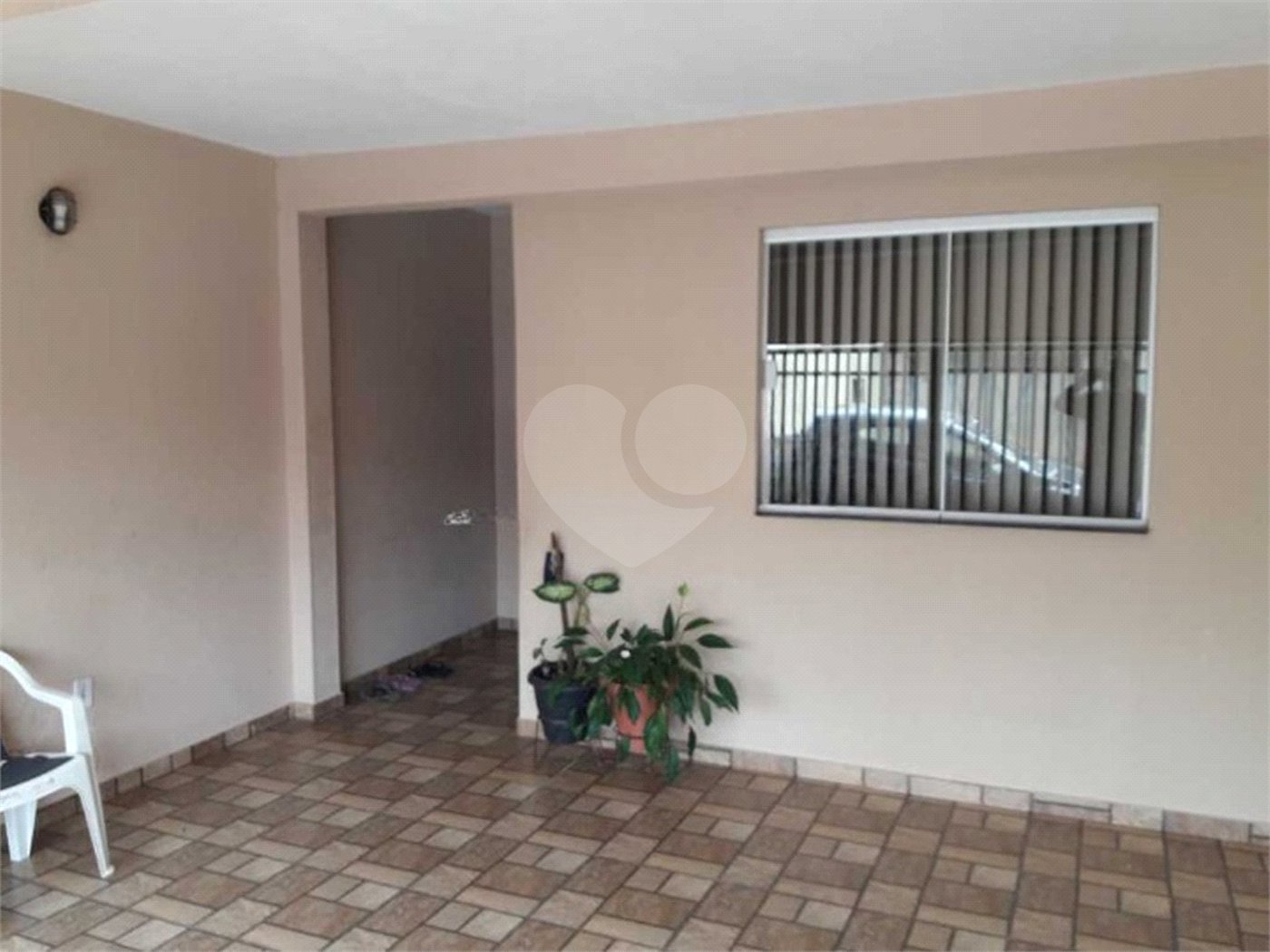 Casa térrea para venda, com 2 dormitórios, sendo 1 suíte.