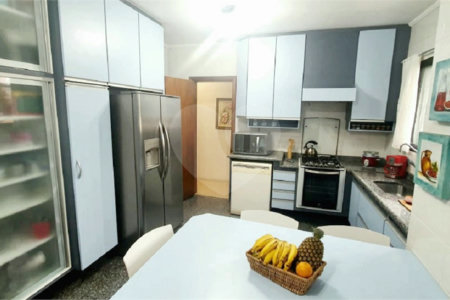 Apartamento à venda no Planalto Paulista de 147m² com 3 suítes e 3 vagas.