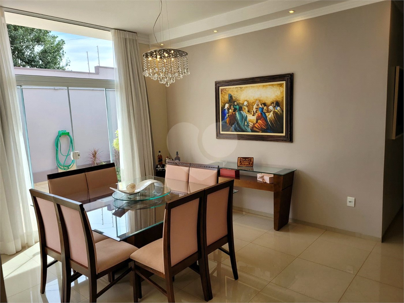 Casa térrea para venda em Araraquara/SP.