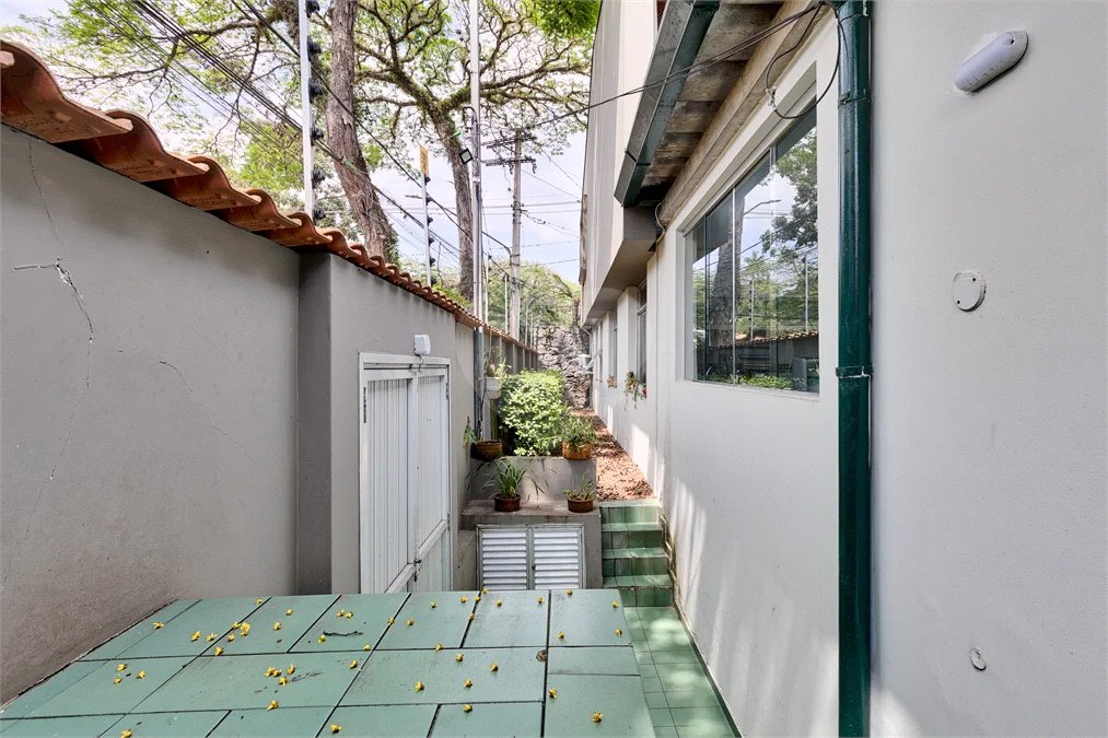 Sobrado à venda com 4 quartos, sendo 3 suítes,  em Granja Julieta, São Paulo, SP