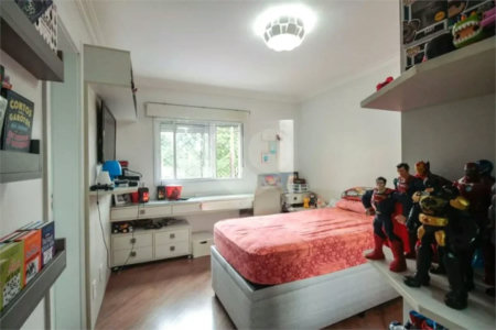 Apartamento na Mooca com 204m² amplo à venda 3 quartos, sendo 3 suítes, e 4 vagas