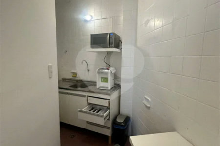 Sala comercial para venda ou locação na Avenida Paulista. 68m2