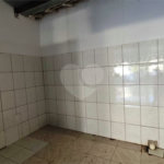?Oportunidade Única em São Carlos: Salão Comercial + Casa Independente nos Fundos – Ideal para Investidores!