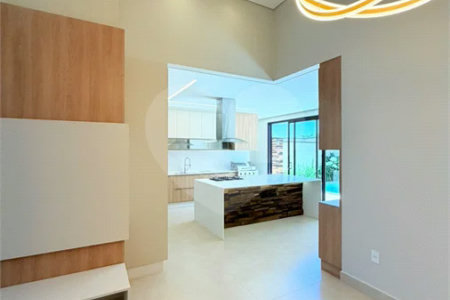 Casa térrea com 3 suítes no Condomínio Residencial Viena em Indaiatuba-SP - Acabamento de alto padrão - R$ 1.690.000,00 - AT 250 m² - AC 158 m² - 3 suítes,, sendo 1 suíte master com closet - Sala para dois ambientes (estar e jantar) - Cozinha planejada com ilha cooktop, forno elétrico e micro-ondas,