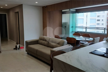 Apartamento a venda na Saúde 2 dormitórios com 2 vagas de garagem demarcadas. Aceita e estuda Permuta.