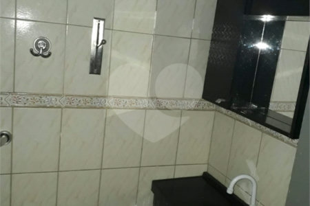 Casa térrea + Sala Comercial na Vila Prado.