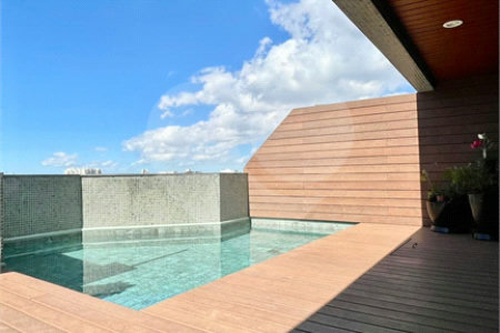 Cobertura à venda na Aclimação de 300m² com 2 vagas.