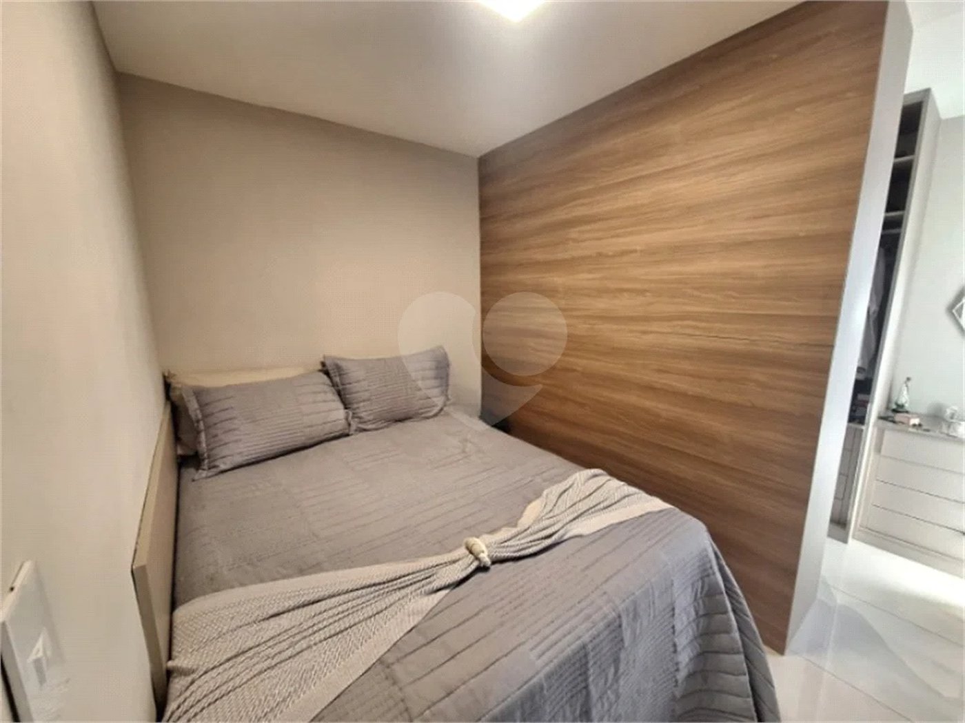 Apartamento totalmente mobiliado com 2 dormitórios, 1 vaga