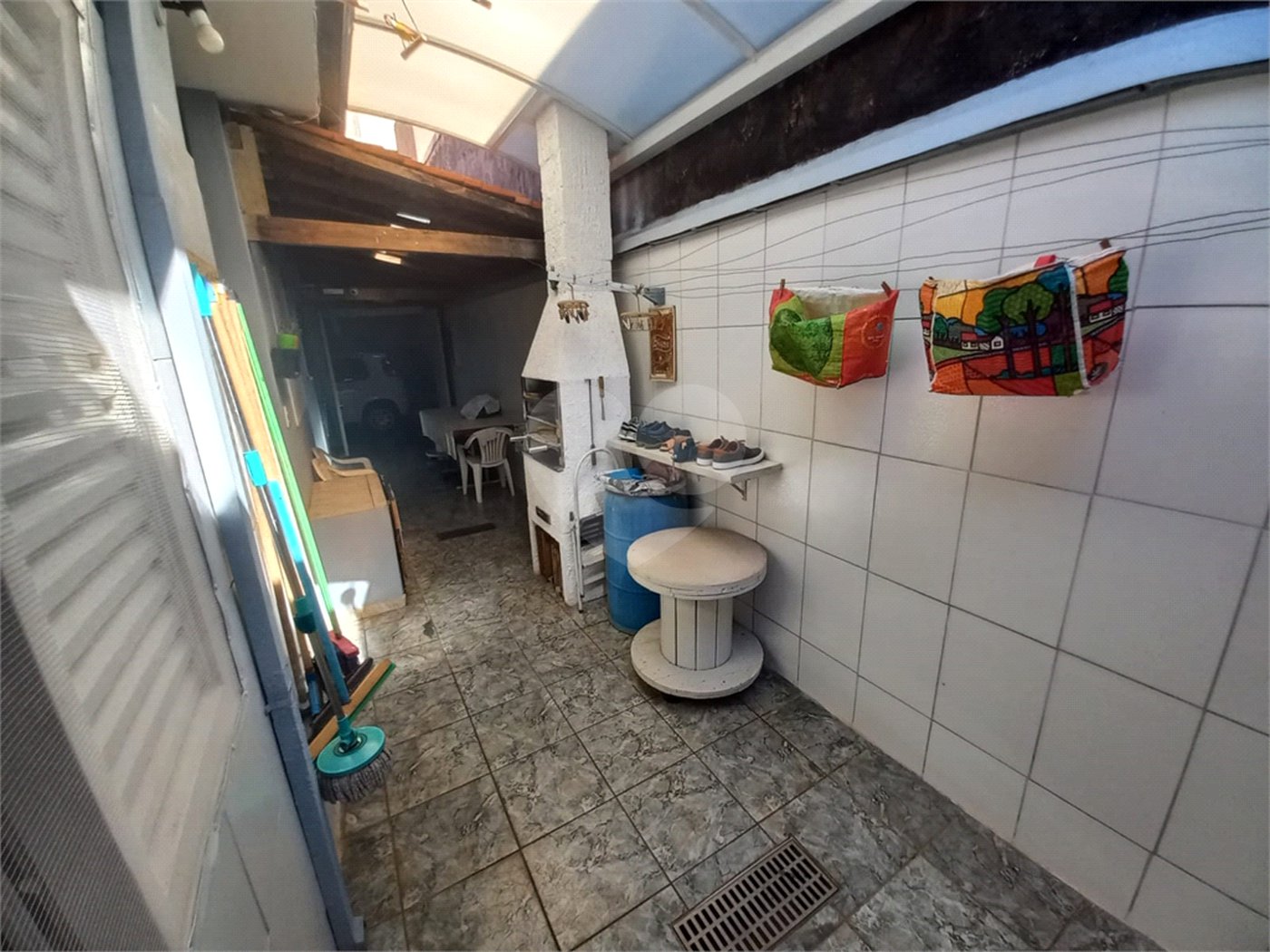 Casa Térrea com 3 dormitórios, sendo 1 suíte.