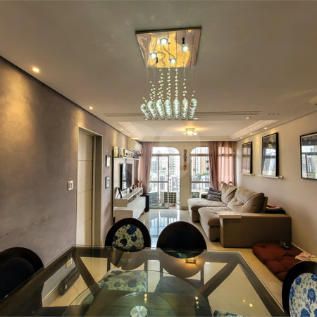 Apartamento de 143m² com 3 dormitórios e 2 vagas de garagem.