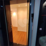 Sala comercial na Oscar Freire à venda Sala coml à venda na Oscar Freire OPORTUNIDADE Sala coml esquina. Rebouças