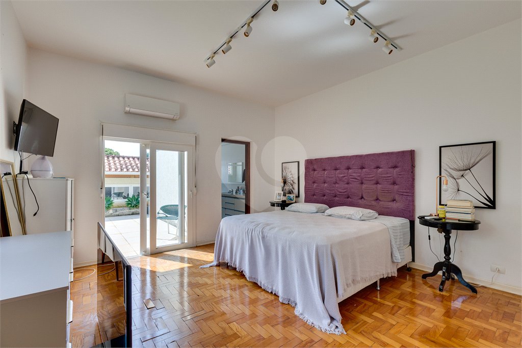 Sobrado à venda com 5 quartos, sendo 3 suítes, em Alto da Boa Vista, São Paulo, SP