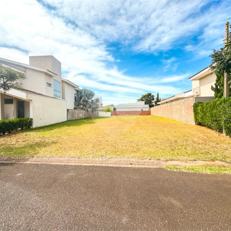 Terreno com 494m2 á venda, no condomínio Damha II, em São Carlos.