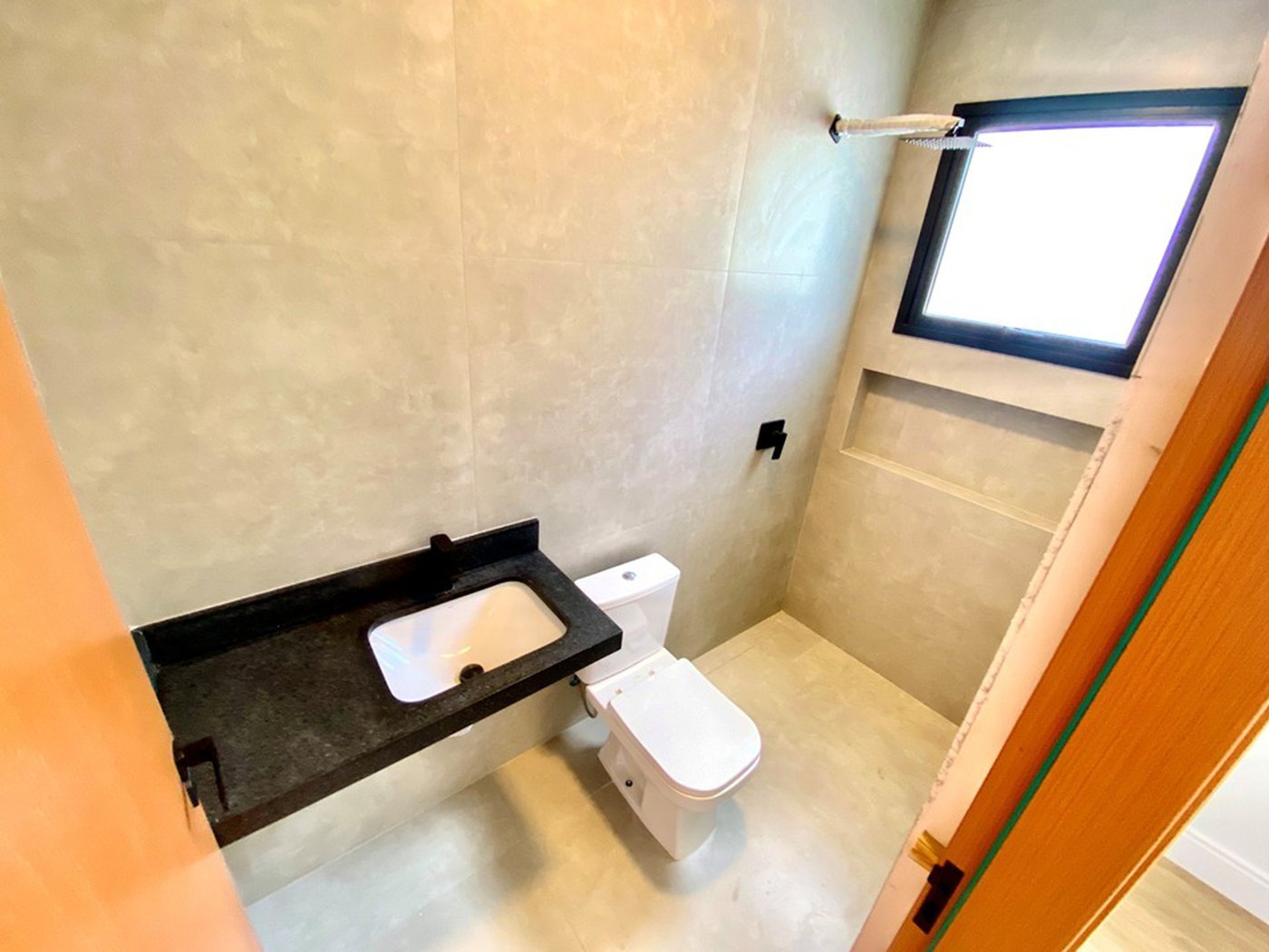 Casa à venda com 3 quartos, sendo 3 suítes, no condomínio Vila Giardino, Jundiaí - SP