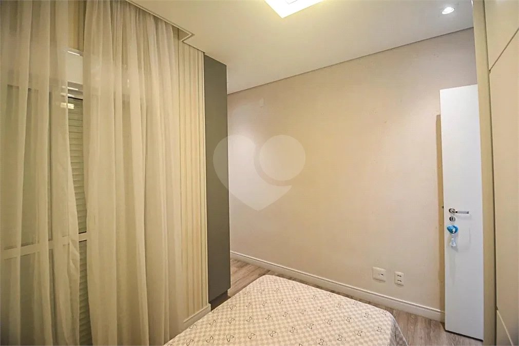 Espaço, conforto e uma localização privilegiada fazem deste apartamento mobiliado no Baeta Neves, em São Bernardo do Campo, uma excelente opção para seu novo lar. Com 118 m², três dormitórios e quatro banheiros, o imóvel oferece ambientes amplos para acomodar a família e receber amigos com comodidad