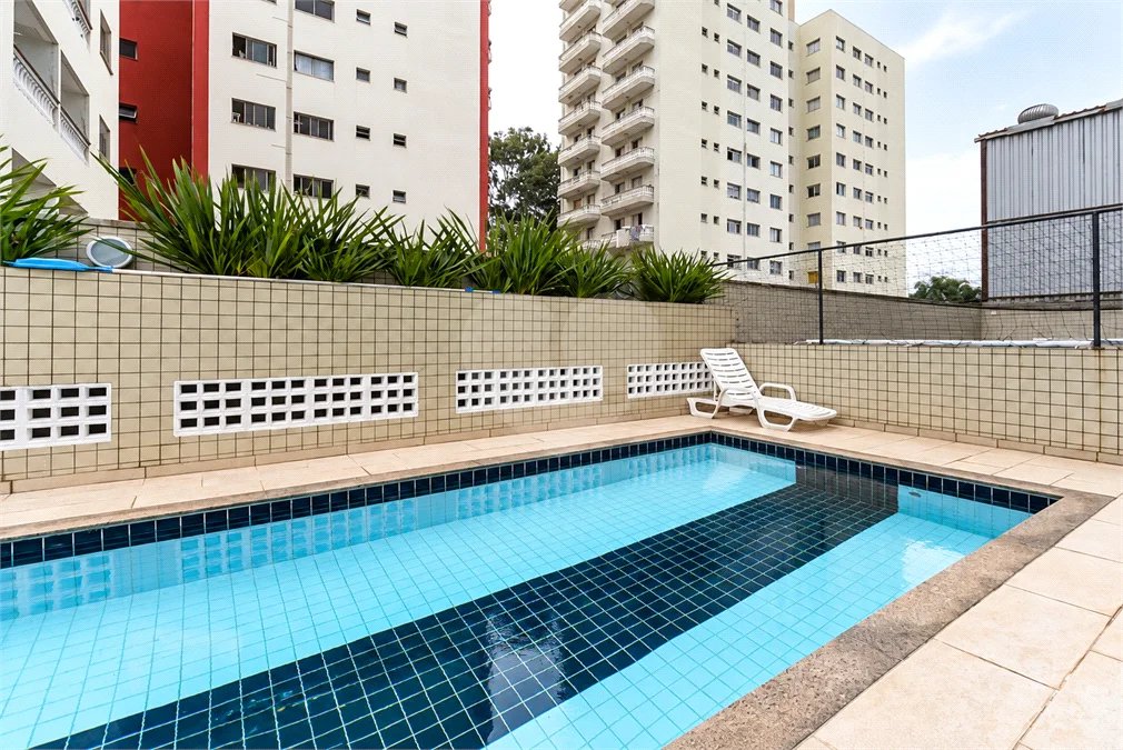 Apartamento de 84m² na Vila Lusitânia, em São Bernardo do Campo, com 3 dormitórios, suíte com varanda, 2 vagas cobertas, depósito privativo e lazer completo.