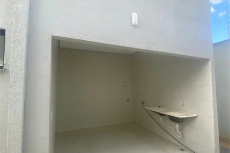 Casa à venda com 3 quartos, sendo 1 suíte,  em Jardim Iracema, Balsas, MA