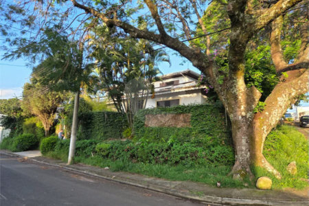 Casa à Venda com 5 quartos em Atibaia/SP