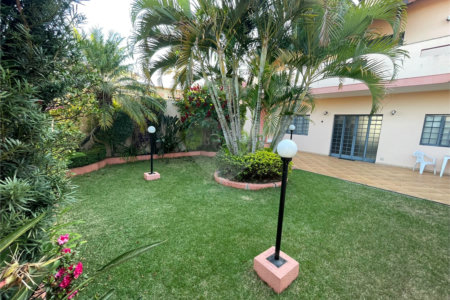 Excelente casa no Parque Santa Marta.