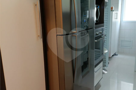 Apartamento na Região da Mooca. Excelente Localização com 3 Dormitórios sendo 1 Suíte e 2 Vagas de Garagem