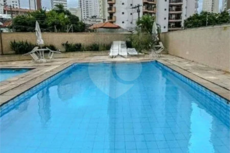 Apartamento na Vila Regente Feijó com 135m2, com 2 dorms, 1 suíte, 2 vagas. Estuda permuta.