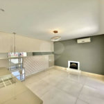 Casa em condomínio Impecável, 4 dorms / 2 suítes, varanda gourmet, piscina, 3 lareiras