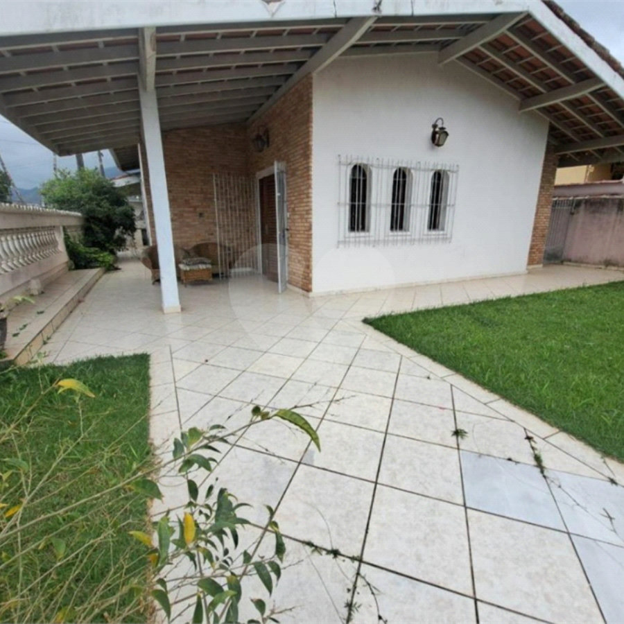 Casa à venda em Indaiá – Caraguatatuba
