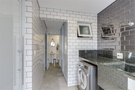 Casa à venda com 4 quartos, sendo 2 suítes, no condomínio Residencial Vila Lagos, São Paulo - SP