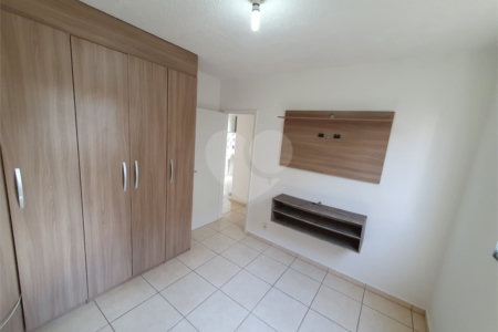 Apartamento no Condomínio Parque Alamo.