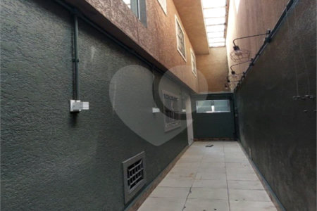 Casa Sobrado à venda de 4 dormitórios sendo 1 suíte e 2 vagas na Saúde